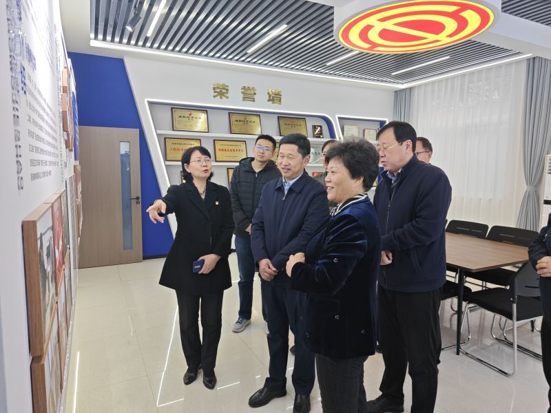 嗯啊大鸡巴操逼视频2025年05月09日上午 安阳市人大常委会副主任、市总工会党组书记、主席夏军一行莅临华阳电磁铁参观调研；对公司2023年全国五一劳动奖章获得者汪利娜慰问，并听取劳模工作室相关情况汇报
